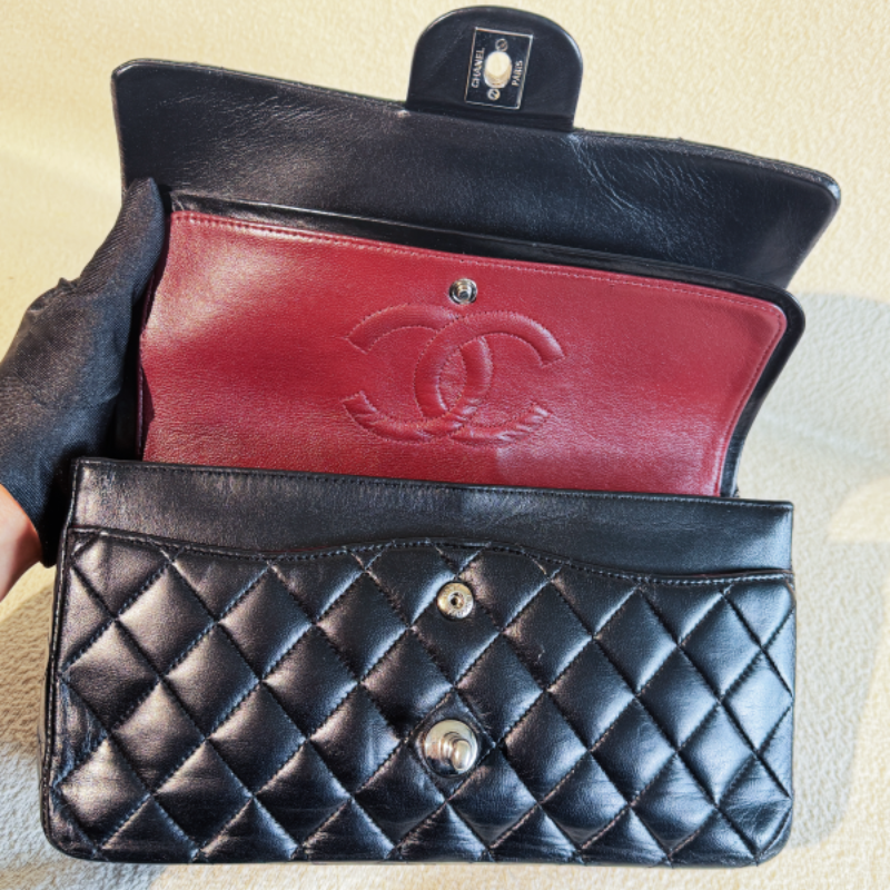 Medium Classic Double Flap Bag